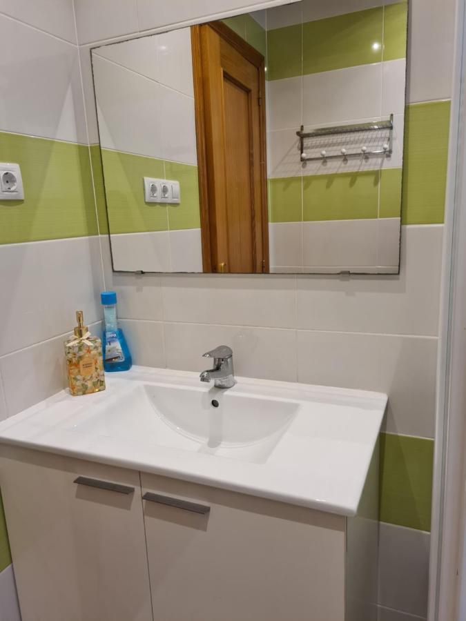 Habitacion Con Bano Privado- En Casa Familiar Beatriz Valencia Eksteriør bilde