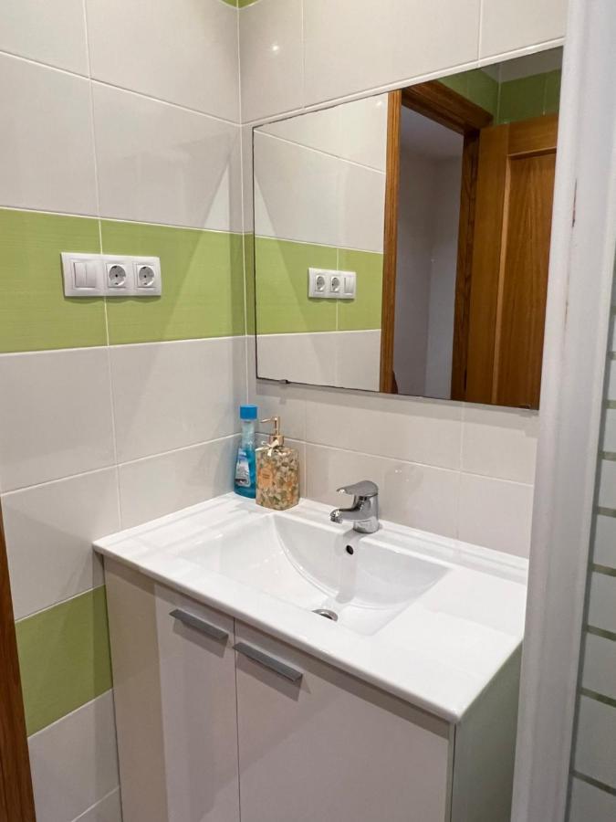 Habitacion Con Bano Privado- En Casa Familiar Beatriz Valencia Eksteriør bilde