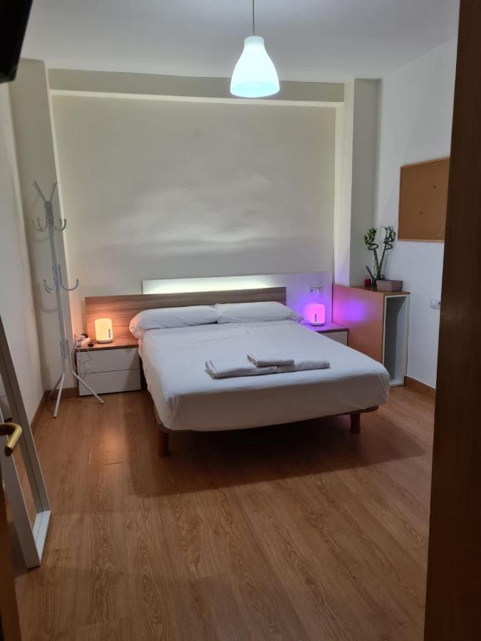 Habitacion Con Bano Privado- En Casa Familiar Beatriz Valencia Eksteriør bilde
